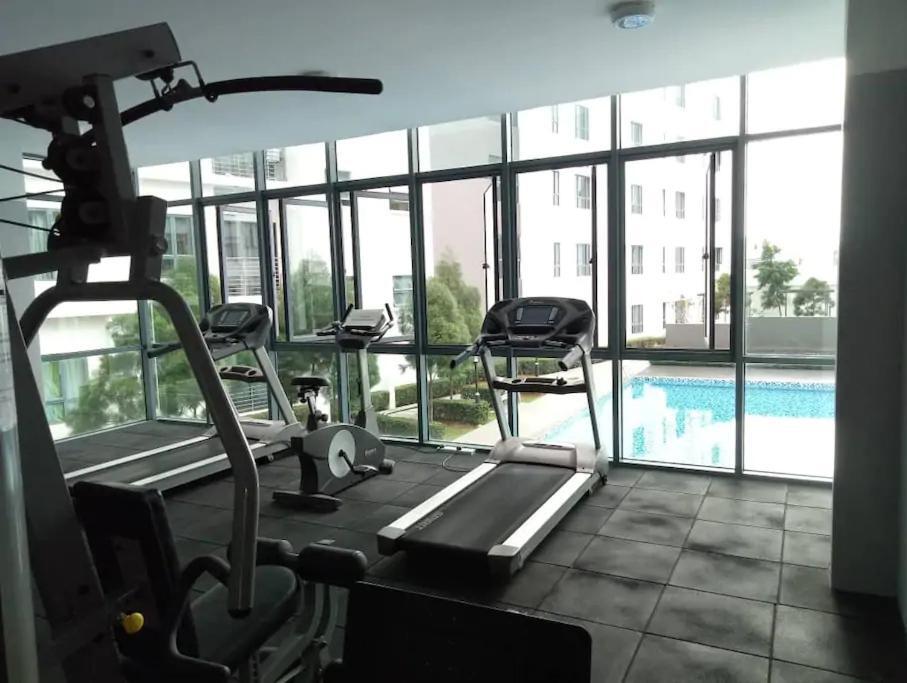 Cozysoho-cyberjaya,netflix Provided,fit 5pax Cyberjaya